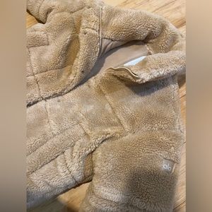 Alo sherpa snow angel puffer jacket in Camel